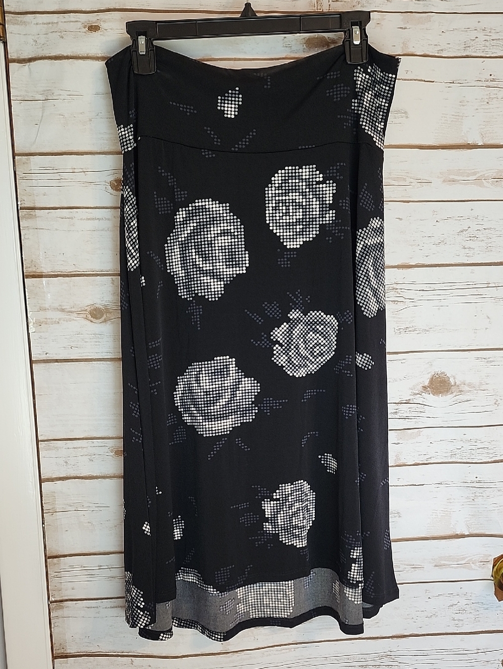 LuLaRoe Black Floral Midi Skirt with White Pixel Rose Print Size Large